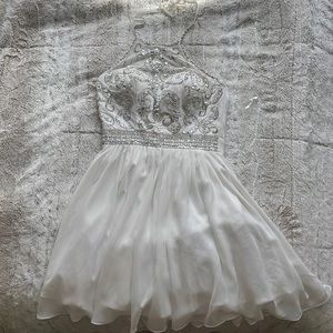 PERFECT WHITE DETAILED SEQUIN MINI DRESS SIZE 4!!